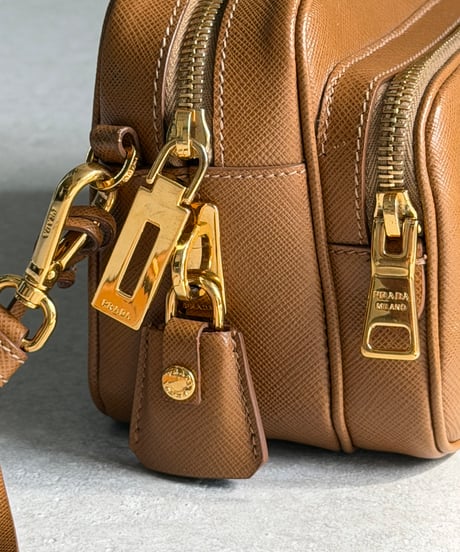 PRADA サフィアーノ SAFFIANO LUX