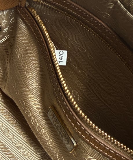PRADA サフィアーノ SAFFIANO LUX