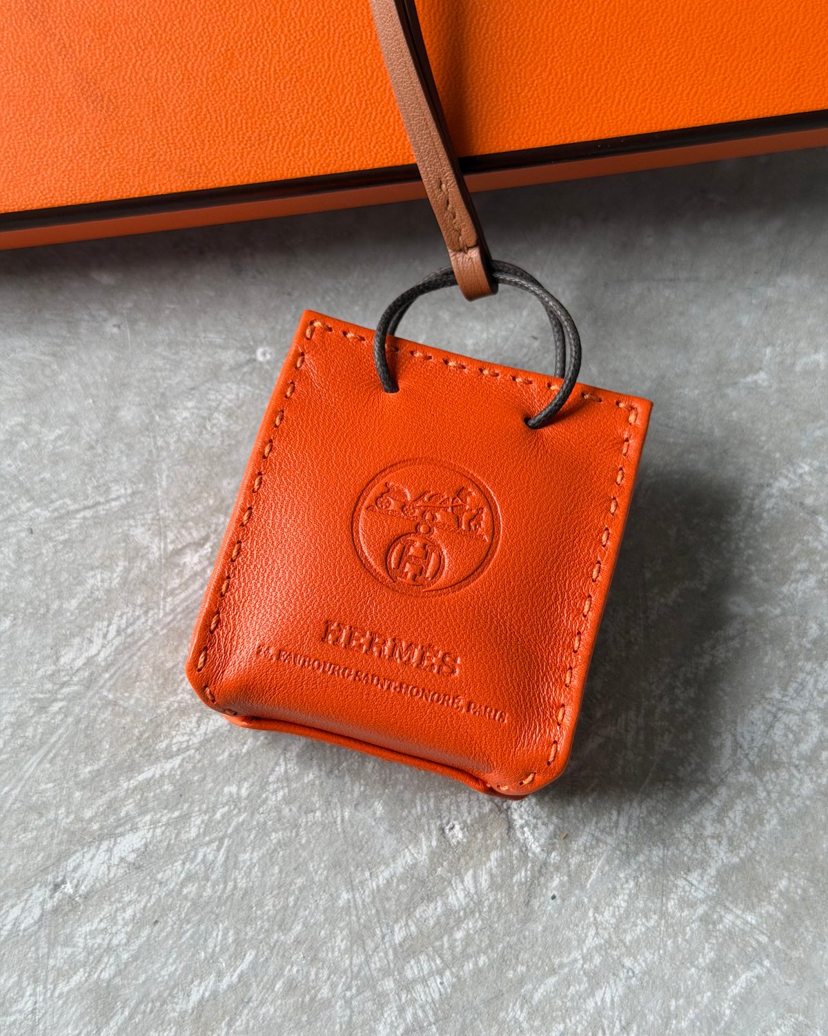 HERMES サック・オランジュ ショップバッグ チャーム オレンジ | SONTÉ