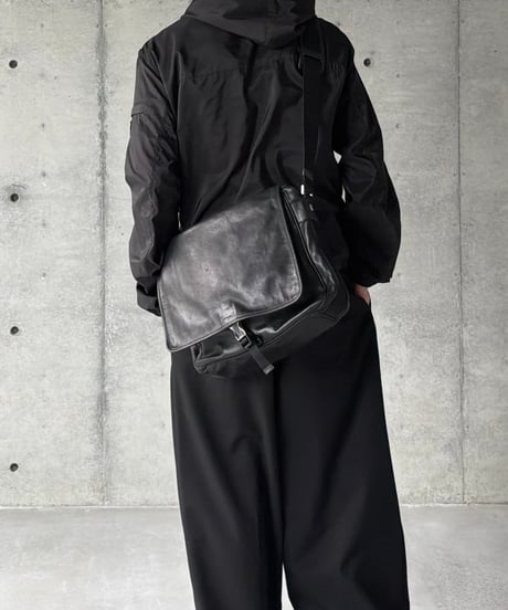 PRADA レザーメッセンジャーバッグ