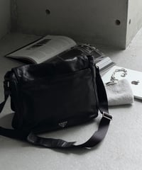 PRADA レザーメッセンジャーバッグ