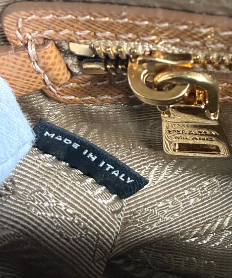 PRADA サフィアーノ SAFFIANO LUX