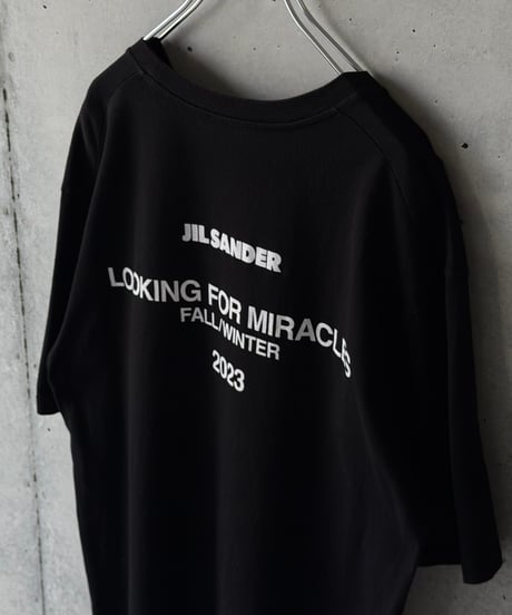 JIL SANDER　2023AWコレクション バックプリントTシャツ