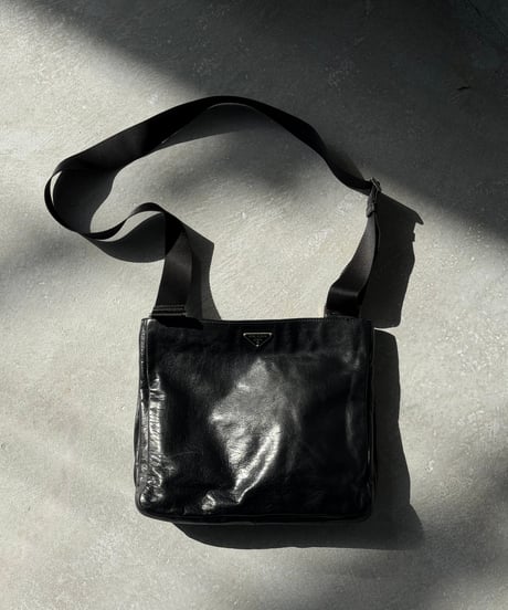 PRADA レザーショルダーバッグ