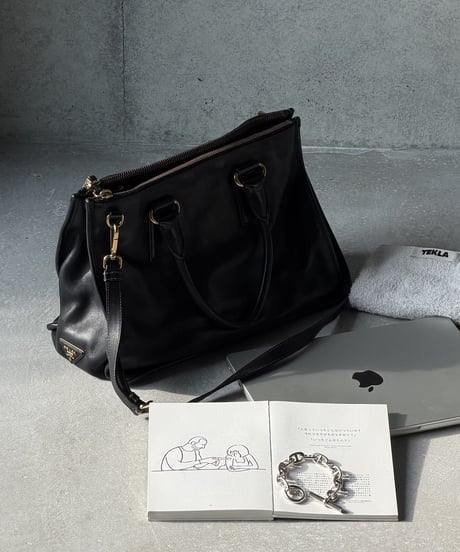 PRADA カーフレザーバッグ