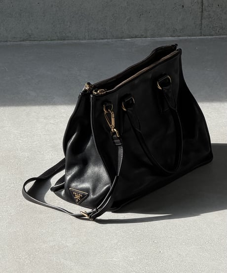 PRADA カーフレザーバッグ