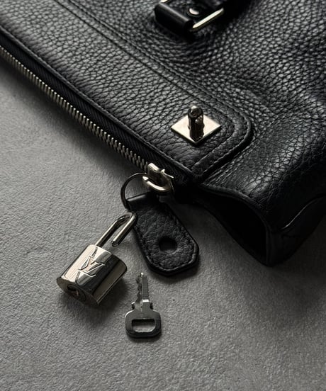 LOUIS VUITTON トリヨンレザーバッグ ブラック