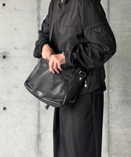 PRADA レザーメッセンジャーバッグ