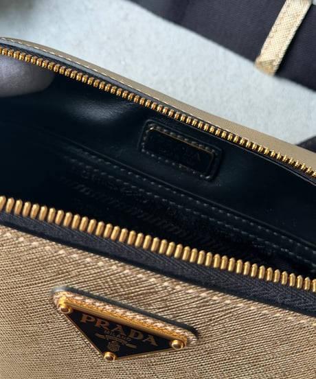 PRADA サフィアーノショルダーバッグ