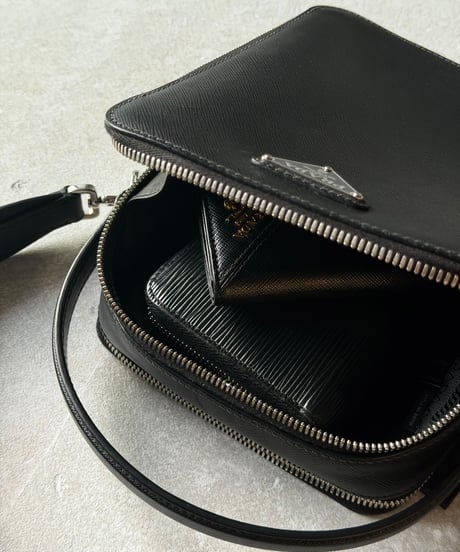 PRADA サフィアーノショルダーバッグ