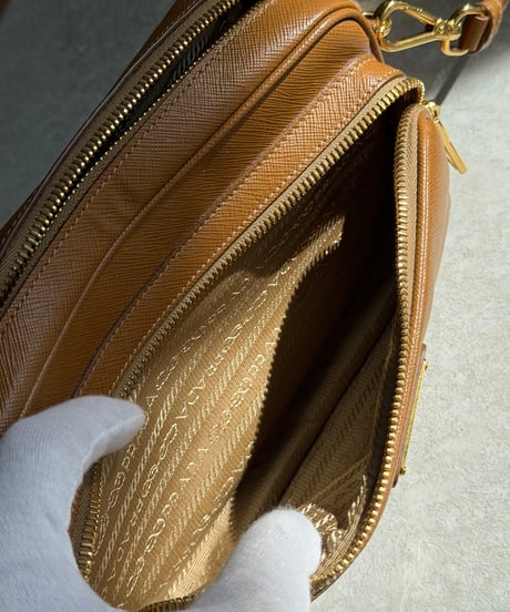 PRADA サフィアーノ SAFFIANO LUX