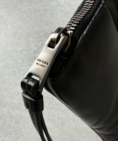 PRADA レザークラッチバッグ