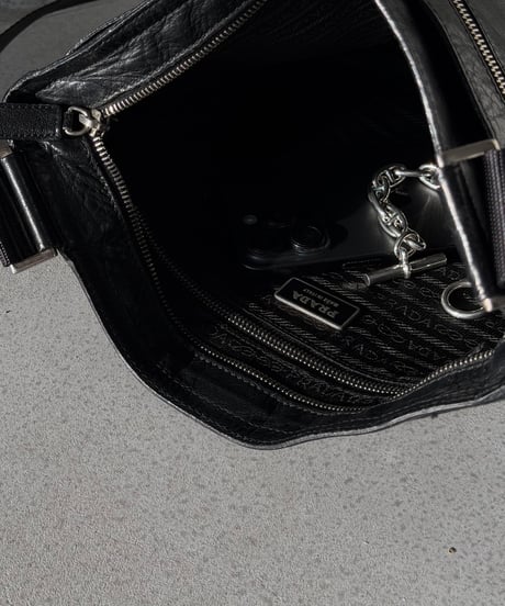 PRADA レザーショルダーバッグ