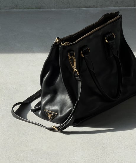 PRADA カーフレザーバッグ