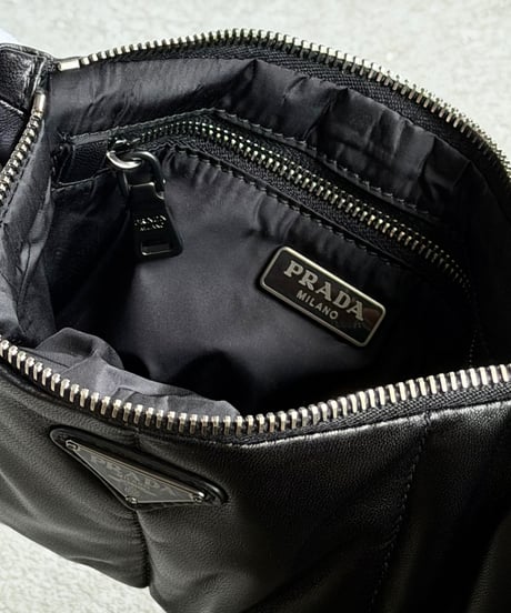 PRADA レザークラッチバッグ