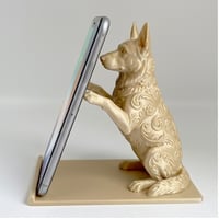 犬（ジャーマンシェパード）のスマホスタンド 卓上 シルクゴールド