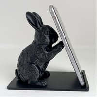 うさぎ（チンチラうさぎ）のスマホスタンド 卓上 シルクブラック