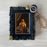 インコ（コガネメキシコインコ）バッグチャーム ルネサンス風 ブラック額縁デザイン