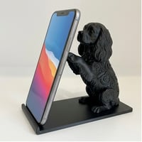 犬（キャバリア）のスマホスタンド 卓上 シルクブラック