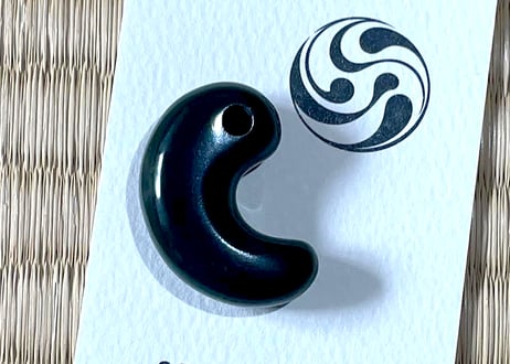 出雲石　 真名井型勾玉　グリーン　33mm / Izumo Ishi MAGATAMA