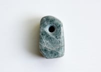 糸魚川翡翠　古代発掘型大珠　入りコン沢青 / Itoigawa Jadeite TAISHU