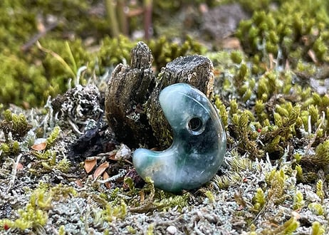 糸魚川翡翠　弥生型勾玉　圧搾翡翠 20mm / Itoigawa Jadeite MAGATAMA