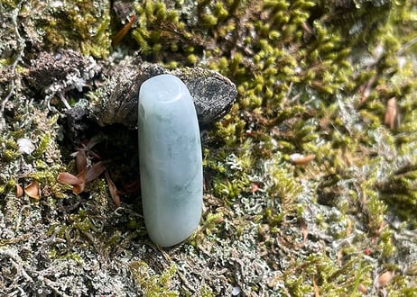 糸魚川翡翠　垂飾　宝石質緑　33mm / Itoigawa Jadeite SUISHOKU
