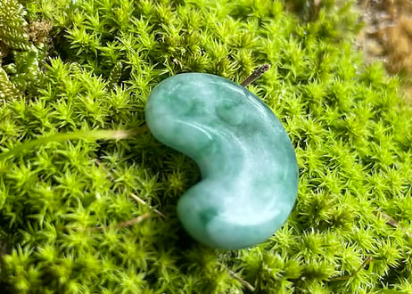 糸魚川翡翠　古代型勾玉　圧搾翡翠　19mm / Itoigawa Jadeite MAGATAMA