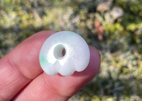 糸魚川翡翠　縄文型獣型勾玉　白緑　20mm / Itoigawa Jadeite MAGATAMA