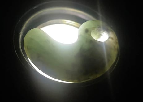 糸魚川翡翠　古代型勾玉　アップルグリーン　23mm / Itoigawa Jadeite MAGATAMA