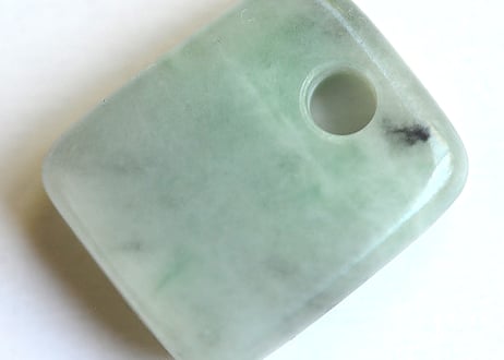 糸魚川翡翠　垂飾　透明緑　22mm / Itoigawa Jadeite SUISHOKU