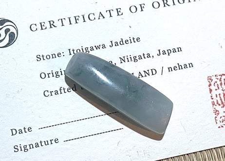 糸魚川翡翠　垂飾　宝石質緑　33mm / Itoigawa Jadeite SUISHOKU