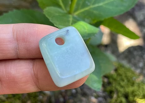 糸魚川翡翠　垂飾　透明緑　22mm / Itoigawa Jadeite SUISHOKU