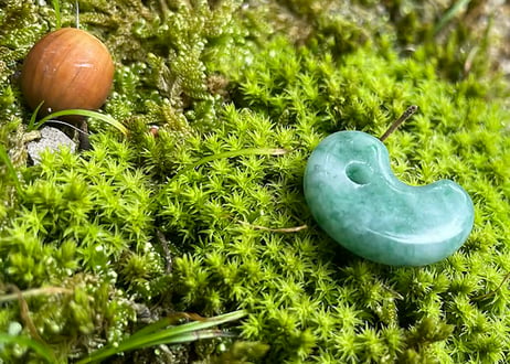 糸魚川翡翠　古代型勾玉　圧搾翡翠　19mm / Itoigawa Jadeite MAGATAMA