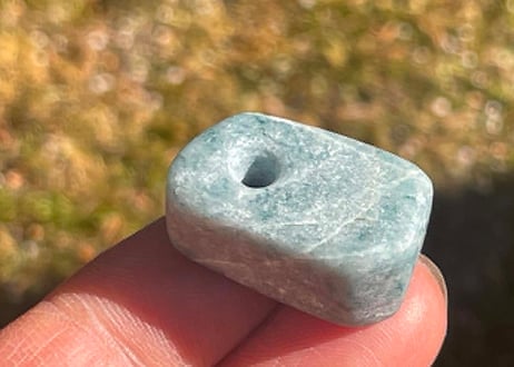 糸魚川翡翠　古代発掘型大珠　入りコン沢青 / Itoigawa Jadeite TAISHU