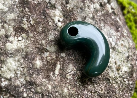 出雲石　 真名井型勾玉　グリーン　33mm / Izumo Ishi MAGATAMA