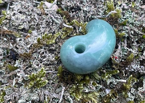 糸魚川翡翠　古代型勾玉　ミントグリーン　18mm / Itoigawa Jadeite MAGATAMA