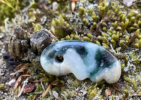 糸魚川翡翠　獣型勾玉　圧搾翡翠　30mm / Itoigawa Jadeite MAGATAMA