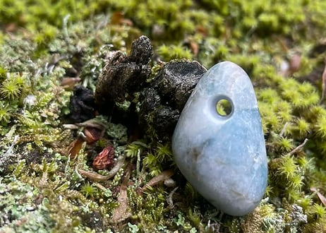 糸魚川翡翠　古代発掘型大珠　入りコン沢青　28mm / Itoigawa Jadeite TAISHU