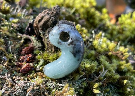 糸魚川翡翠　古代型勾玉　アップルグリーン　23mm / Itoigawa Jadeite MAGATAMA