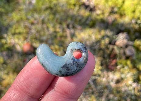 糸魚川翡翠　古代型勾玉　アップルグリーン　23mm / Itoigawa Jadeite MAGATAMA