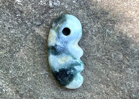 糸魚川翡翠　獣型勾玉　圧搾翡翠　30mm / Itoigawa Jadeite MAGATAMA