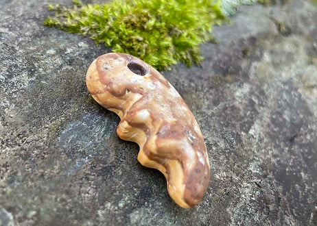 姫川薬石　縄文型獣型勾玉　36mm / Himekawa Yakuseki MAGATAMA