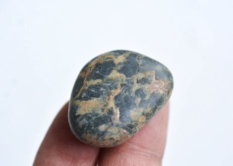スイス産アルパイン翡翠　13.5g / Swiss Alpine Jadeite