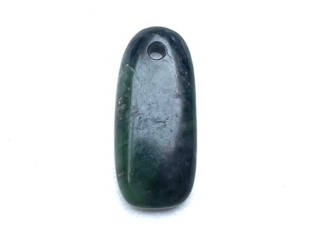 糸魚川ネフライト　古代発掘型垂飾　濃緑 / Itoigawa Nephrite TAISHU