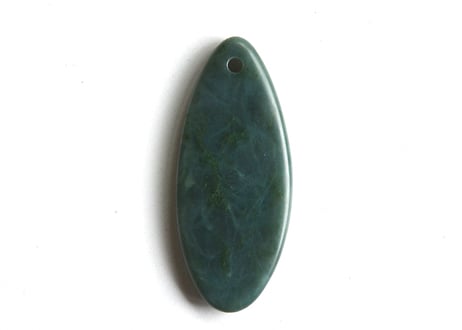 糸魚川ネフライト　大型垂飾　透明緑　56mm / Itoigawa Nephrite SUISHOKU