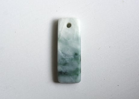 糸魚川翡翠　垂飾　白緑マット　33mm / Itoigawa Jadeite SUISHOKU