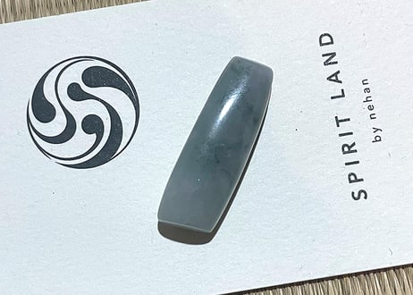 糸魚川翡翠　垂飾　宝石質緑　33mm / Itoigawa Jadeite SUISHOKU