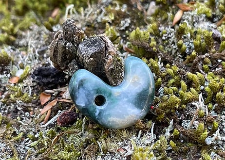 糸魚川翡翠　弥生型勾玉　圧搾翡翠 20mm / Itoigawa Jadeite MAGATAMA