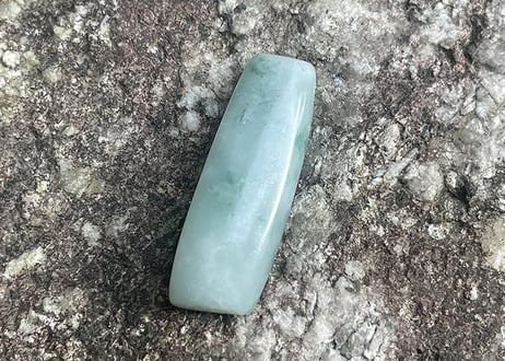 糸魚川翡翠　垂飾　宝石質緑　33mm / Itoigawa Jadeite SUISHOKU
